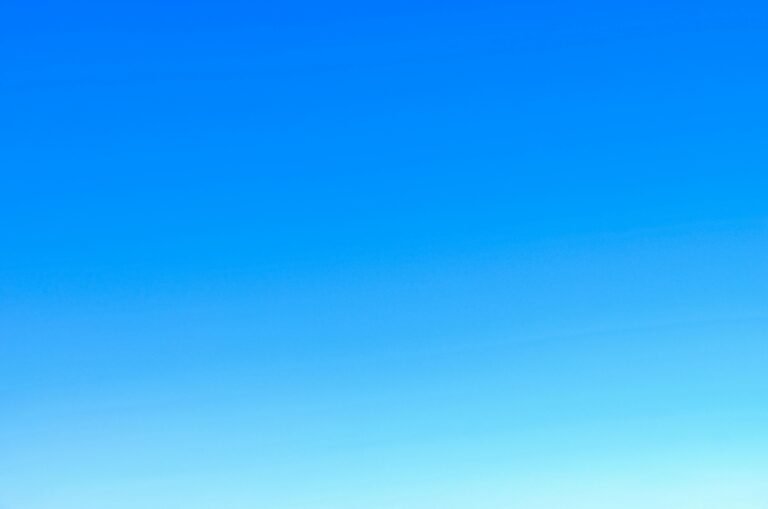 A serene view of a vibrant clear blue sky with a subtle gradient, perfect for backgrounds.